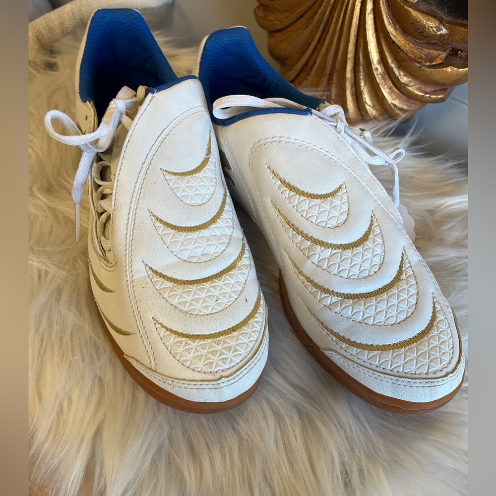 NWOT Wonens Pumas size 8